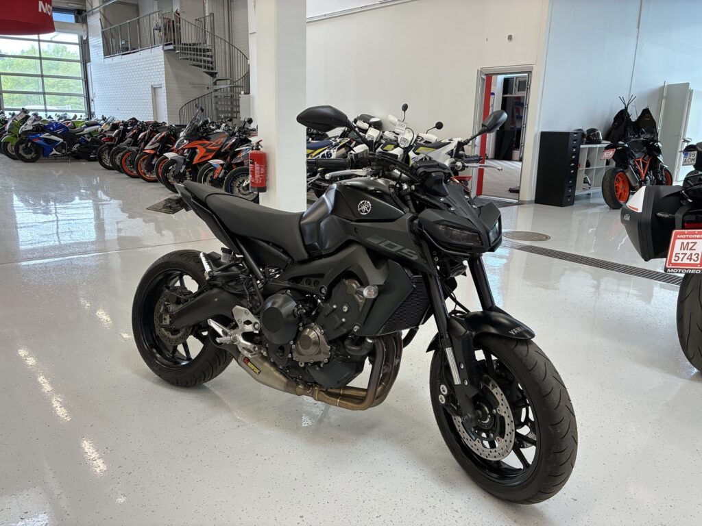 Yamaha - MT-09 - // Juuri saapunut / Akrapovic kokoputkisto / Shifter / ABS // - Moottoripyörä