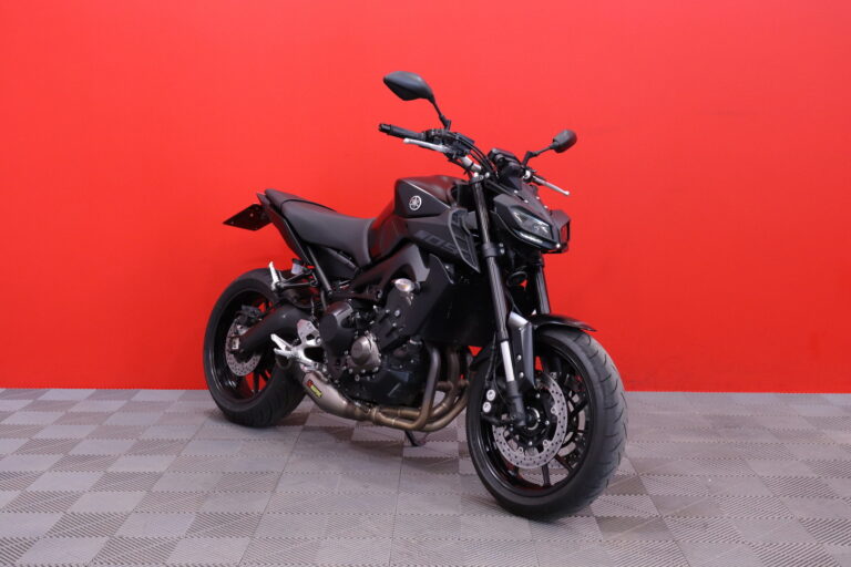 Yamaha - MT-09 - // Suomi-pyörä / Akrapovic kokoputkisto / Shifter / TCS / ABS // - Moottoripyörä