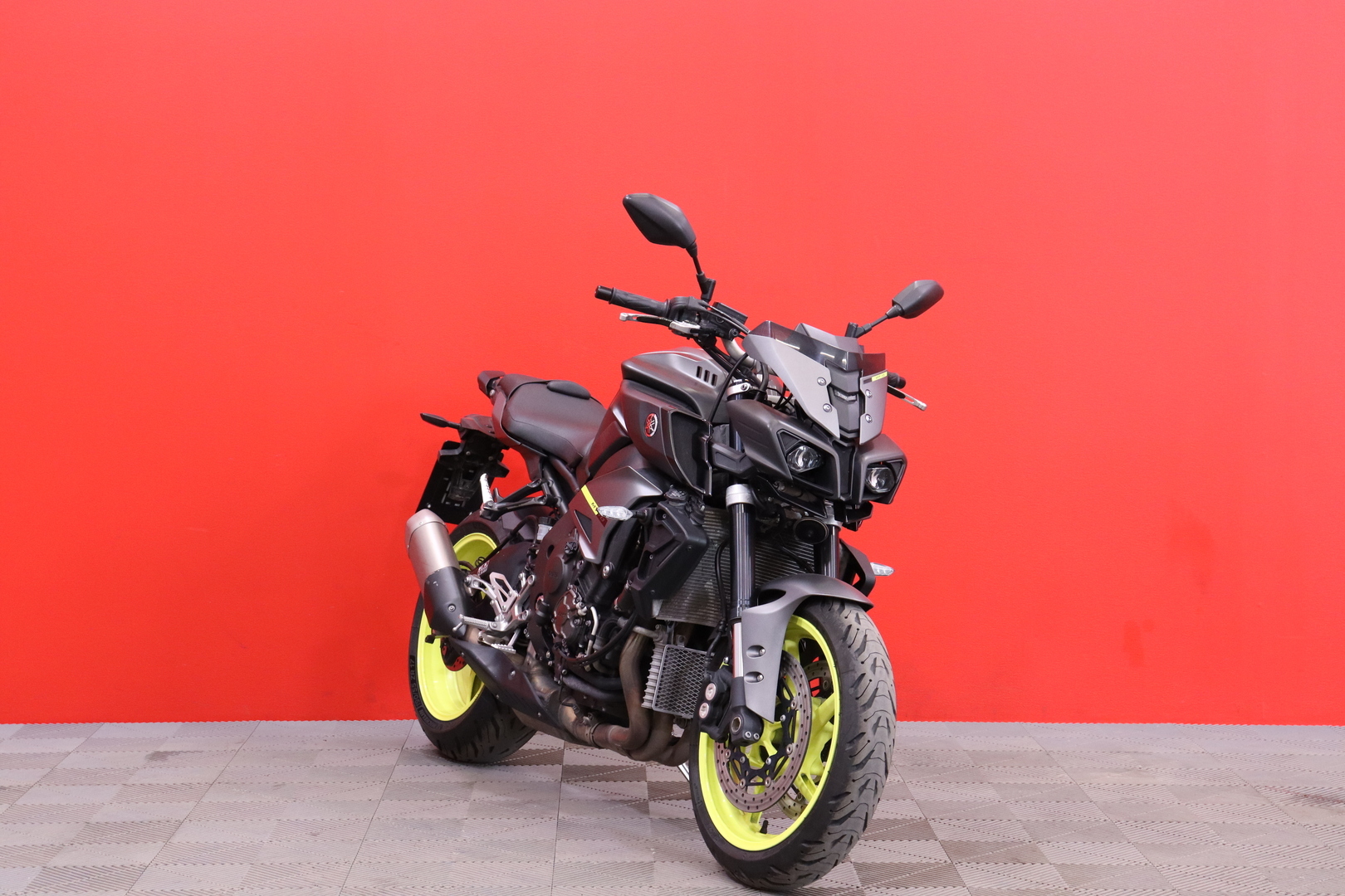 Yamaha - MT-10 - // Ajomodet / Shifter / TCS / ABS / Vakkari / Huoltokirja // - Moottoripyörä