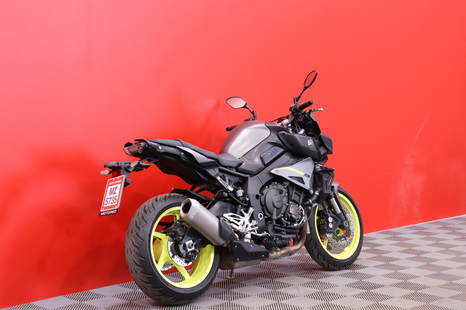 Yamaha - MT-10 - // Ajomodet / Shifter / TCS / ABS / Vakkari / Huoltokirja // - Moottoripyörä