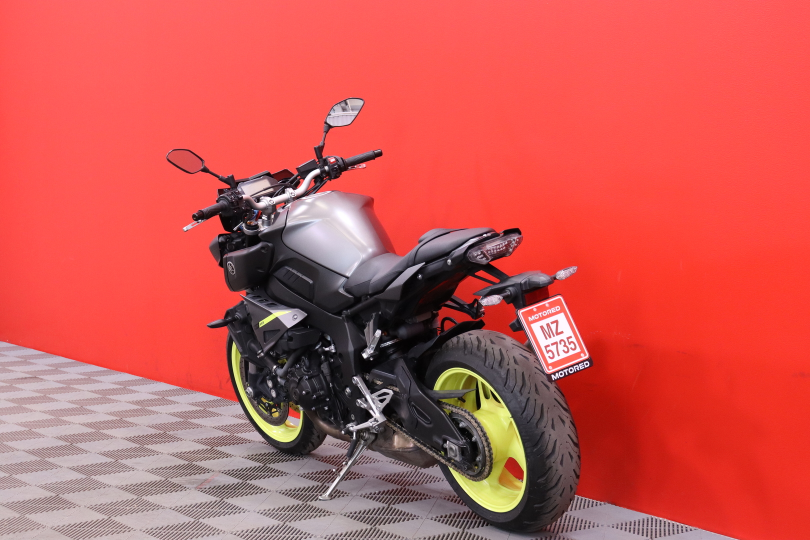 Yamaha - MT-10 - // Ajomodet / Shifter / TCS / ABS / Vakkari / Huoltokirja // - Moottoripyörä