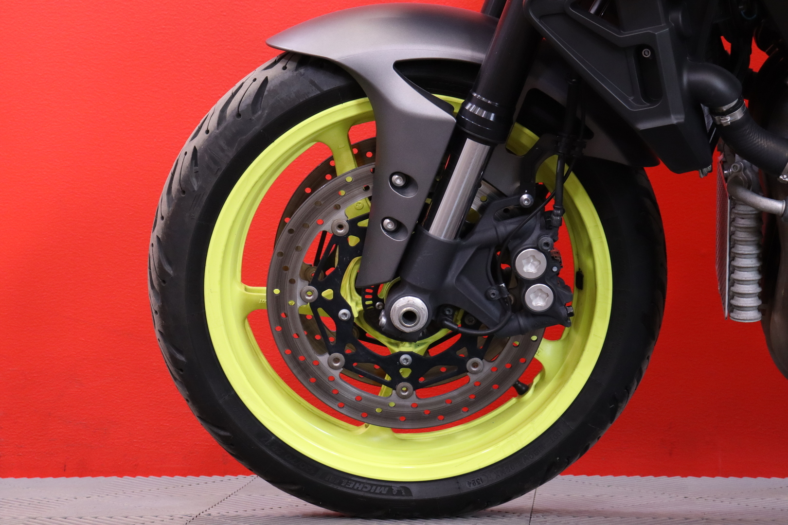 Yamaha - MT-10 - // Ajomodet / Shifter / TCS / ABS / Vakkari / Huoltokirja // - Moottoripyörä