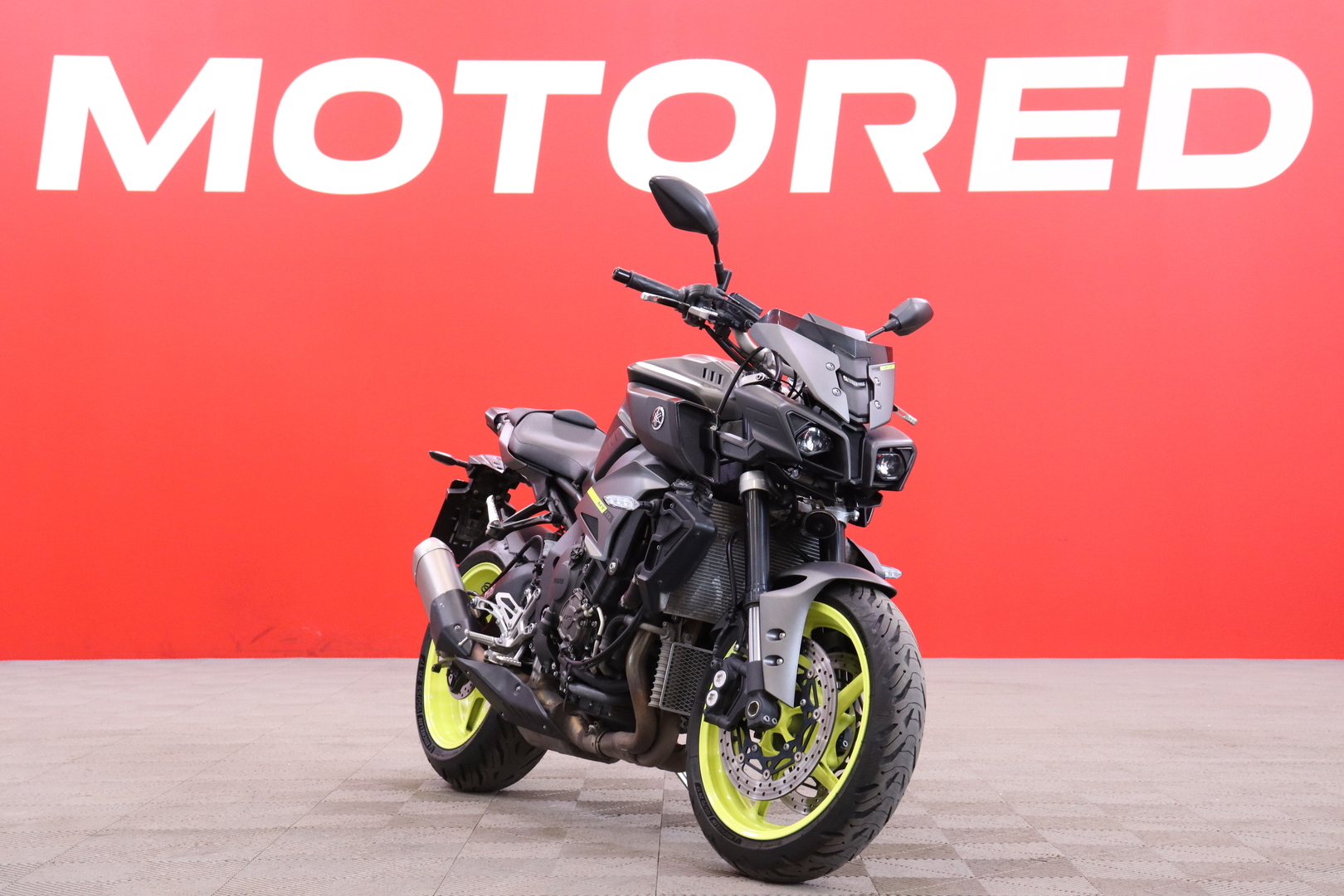 Yamaha - MT-10 - // Ajomodet / Shifter / TCS / ABS / Vakkari / Huoltokirja // - Moottoripyörä