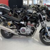 Yamaha - XJR - 1300 // Suomi pyörä / Öhlins / Laukku // - Moottoripyörä