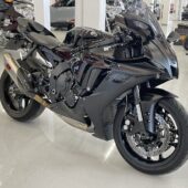 Yamaha - YZF-R1 - // Akrapovic putkisto / Sifter/blipper / Pienet kilsat! / Suomi-pyörä // - Moottoripyörä