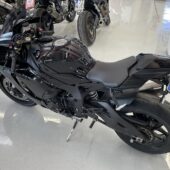 Yamaha - YZF-R1 - // Akrapovic putkisto / Sifter/blipper / Pienet kilsat! / Suomi-pyörä // - Moottoripyörä