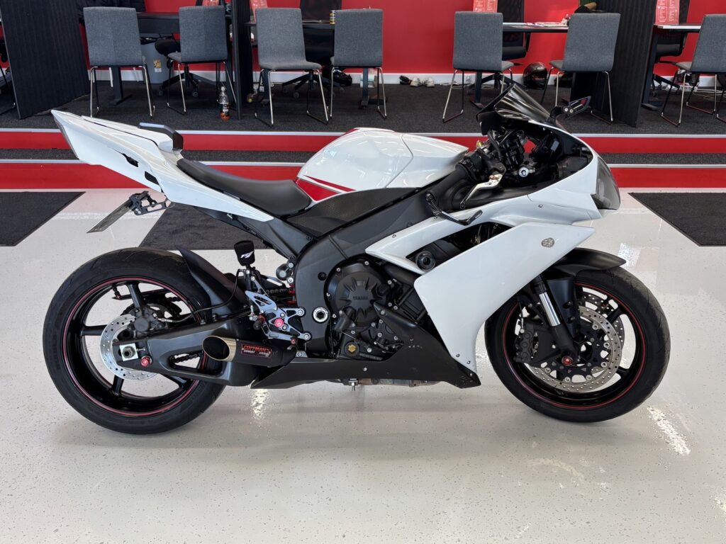 Yamaha - YZF-R1 - // Juuri saapunut! / Suomi-Pyörä / Slipari // Yamaha - YZF-R1 - // Juuri saapunut! / Suomi-Pyörä / Slipari // - Moottoripyörä