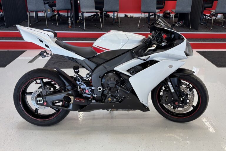 Yamaha - YZF-R1 - // Juuri saapunut! / Suomi-Pyörä / Slipari // - Moottoripyörä