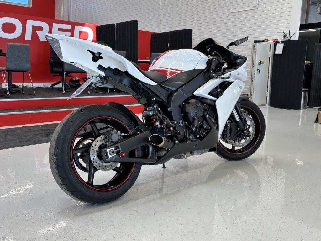 Yamaha - YZF-R1 - // Juuri saapunut! / Suomi-Pyörä / Slipari // Yamaha - YZF-R1 - // Juuri saapunut! / Suomi-Pyörä / Slipari // - Moottoripyörä