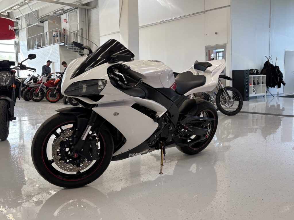 Yamaha - YZF-R1 - // Juuri saapunut! / Suomi-Pyörä / Slipari // Yamaha - YZF-R1 - // Juuri saapunut! / Suomi-Pyörä / Slipari // - Moottoripyörä