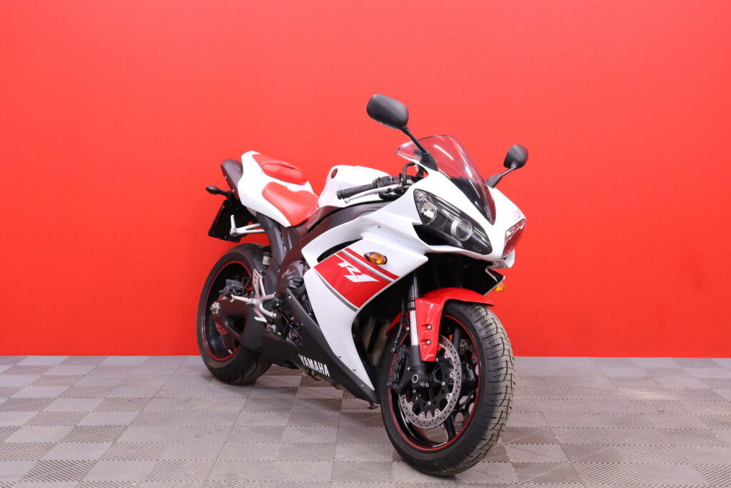 Yamaha - YZF-R1 - // Löytö! / Suomi-pyörä / Pikku kilsat! / 3x Avaimet // Yamaha - YZF-R1 - // Löytö! / Suomi-pyörä / Pikku kilsat! / 3x Avaimet // - Moottoripyörä