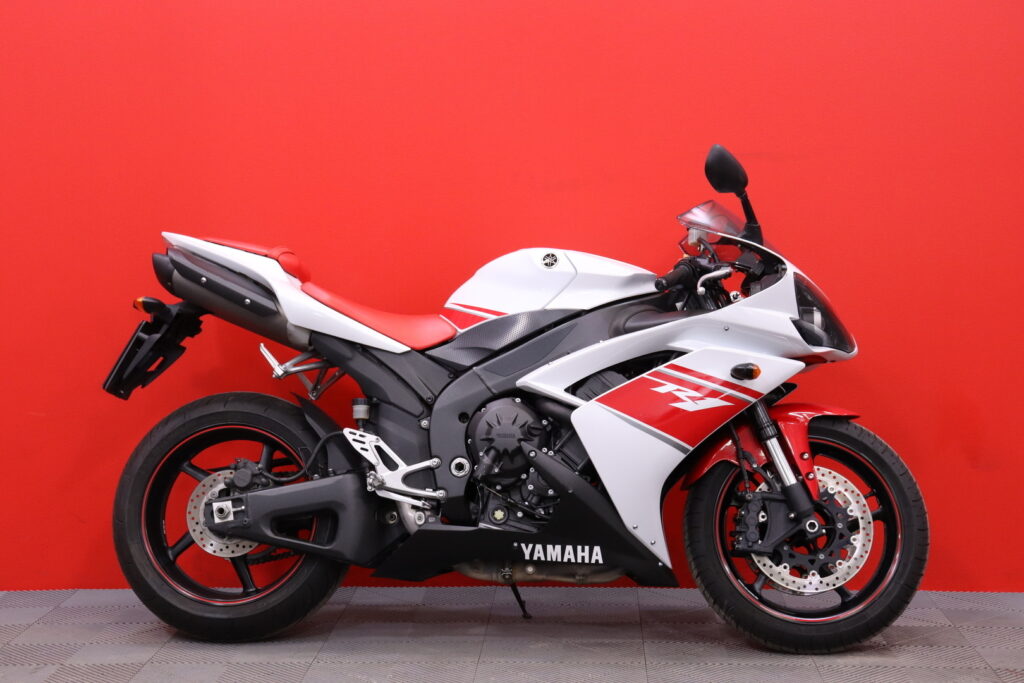 Yamaha - YZF-R1 - // Löytö! / Suomi-pyörä / Pikku kilsat! / 3x Avaimet // Yamaha - YZF-R1 - // Löytö! / Suomi-pyörä / Pikku kilsat! / 3x Avaimet // - Moottoripyörä