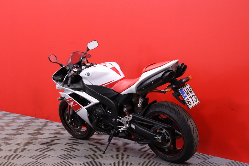 Yamaha - YZF-R1 - // Löytö! / Suomi-pyörä / Pikku kilsat! / 3x Avaimet // Yamaha - YZF-R1 - // Löytö! / Suomi-pyörä / Pikku kilsat! / 3x Avaimet // - Moottoripyörä