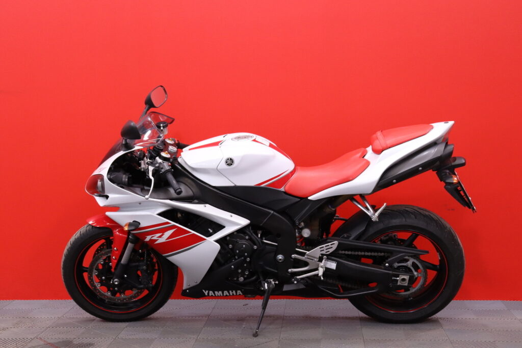 Yamaha - YZF-R1 - // Löytö! / Suomi-pyörä / Pikku kilsat! / 3x Avaimet // Yamaha - YZF-R1 - // Löytö! / Suomi-pyörä / Pikku kilsat! / 3x Avaimet // - Moottoripyörä