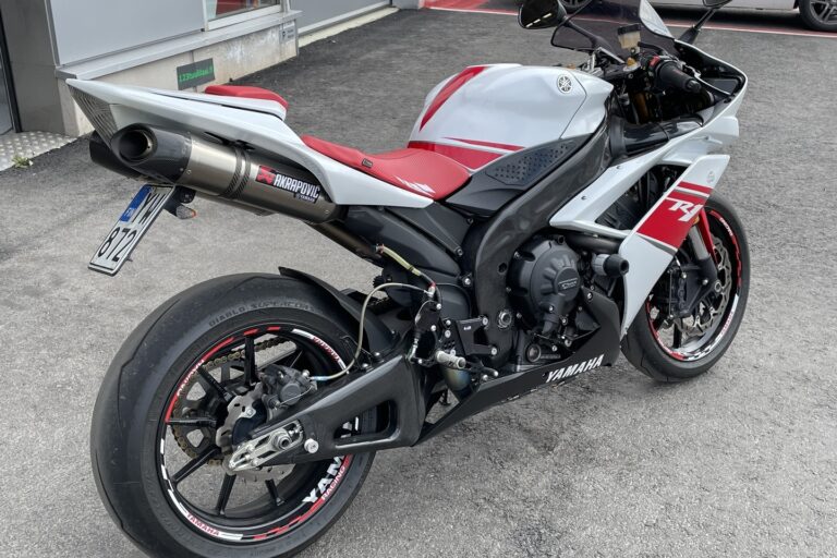 Yamaha - YZF-R1 - // Öhlins / Shifter / Akrapovic / Takovanteet // - Moottoripyörä