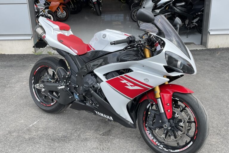 Yamaha - YZF-R1 - // Öhlins / Shifter / Akrapovic / Takovanteet // - Moottoripyörä