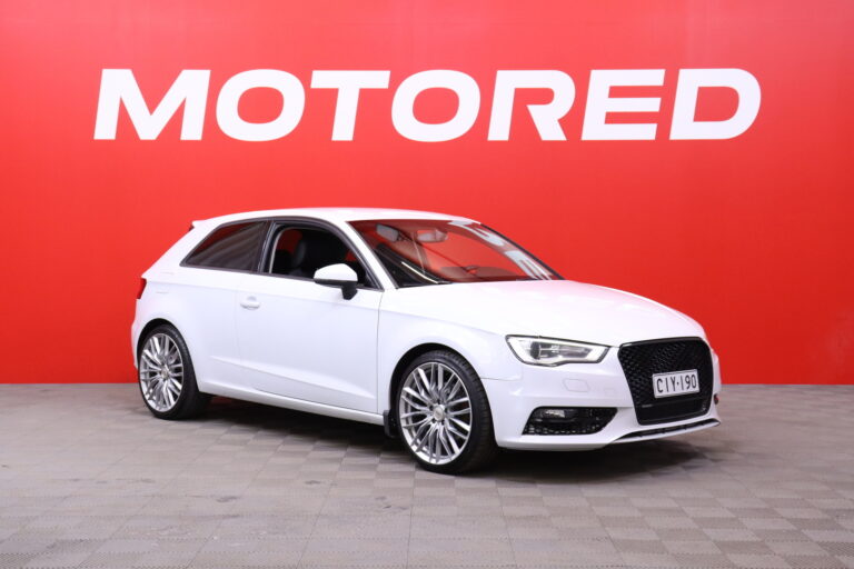 Audi - A3 - Compact Coupé Business Sport 1,8 TFSI 132 kW quattro S tronic // Suomi-auto / Webasto / Sporttipenkit / Flatbottom ratti - Viistoperä