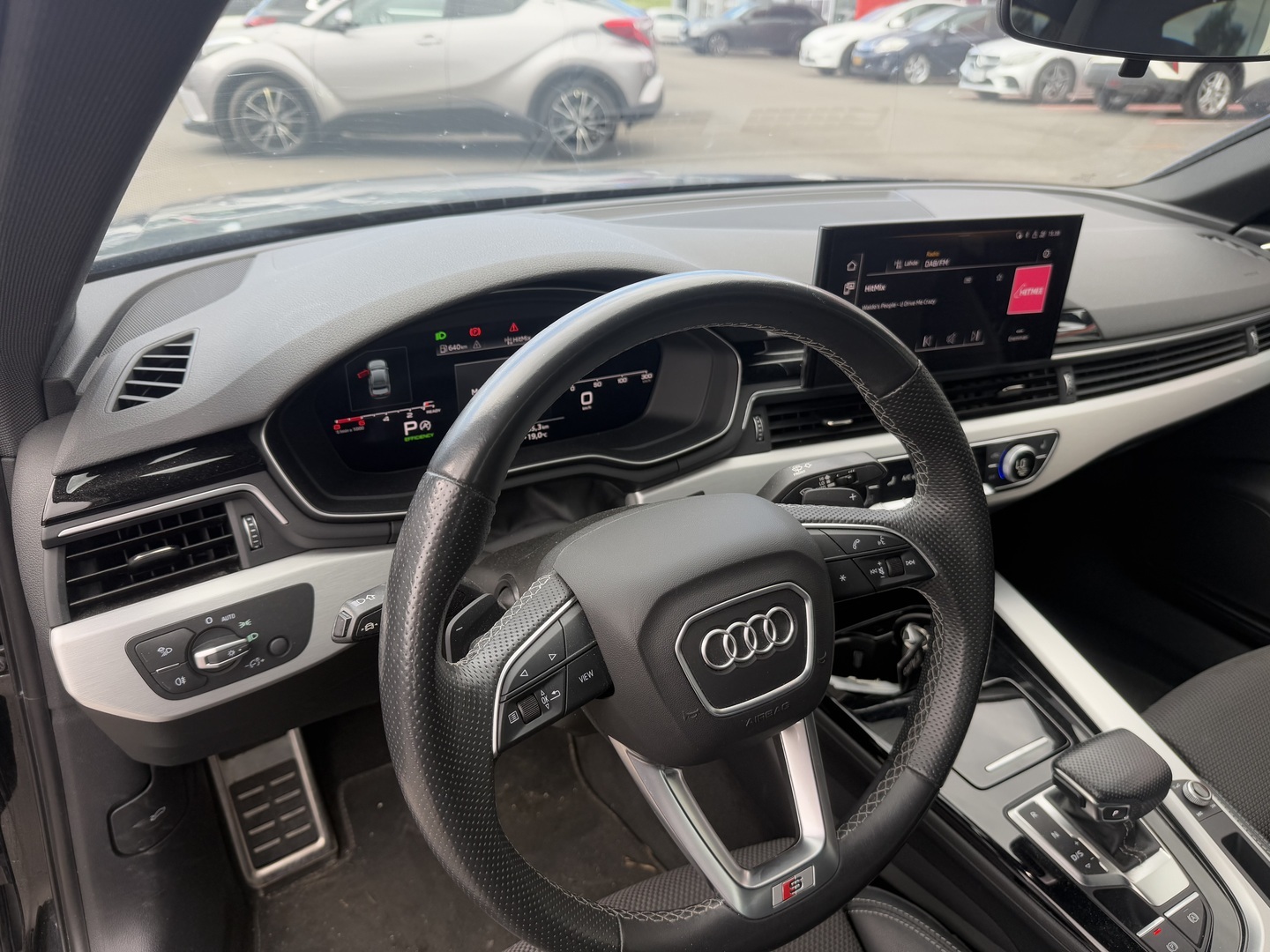 Audi - A4 - Sedan Business Advanced 40 TFSI 150 kW MHEV S tronic - Sedan