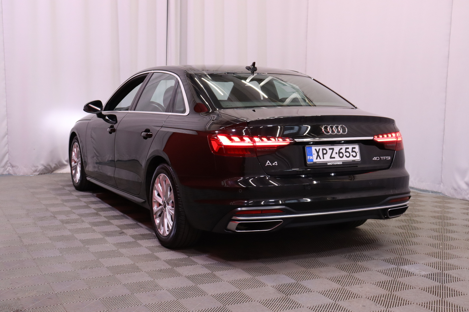Audi - A4 - Sedan Business Advanced 40 TFSI 150 kW MHEV S tronic // Suomi-auto / S-line sisäpaketti / ACC / Matrix / Kamera // - Sedan