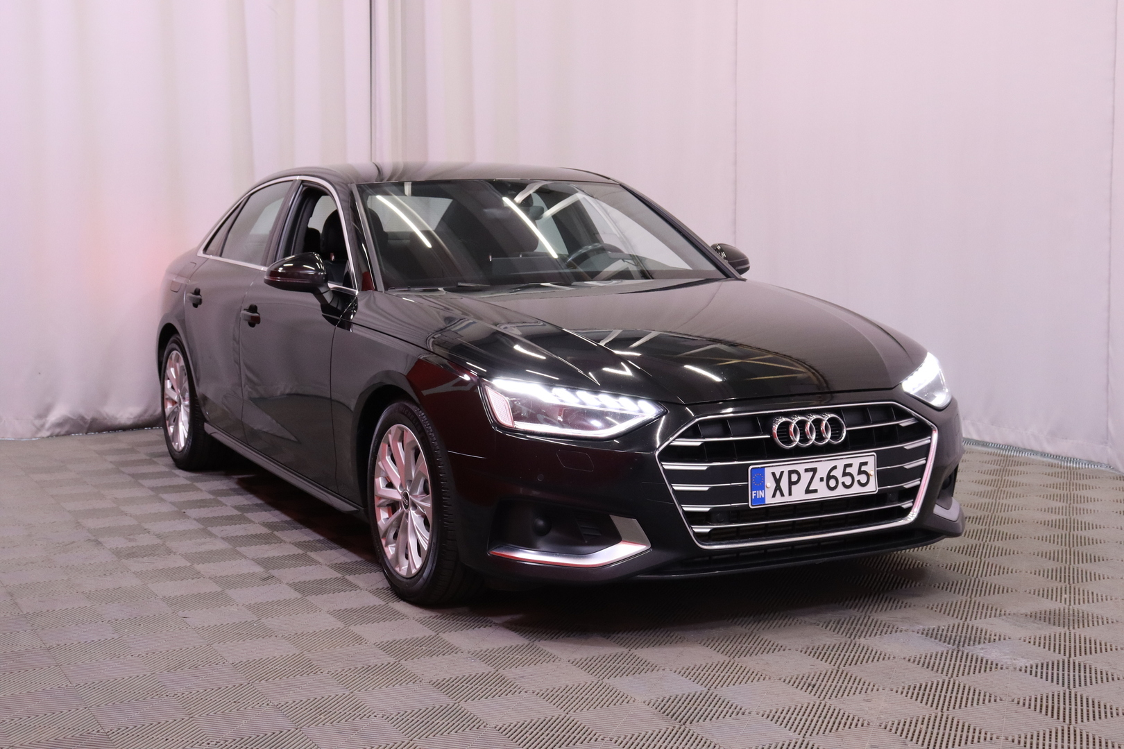 Audi - A4 - Sedan Business Advanced 40 TFSI 150 kW MHEV S tronic // Suomi-auto / S-line sisäpaketti / ACC / Matrix / Kamera // - Sedan