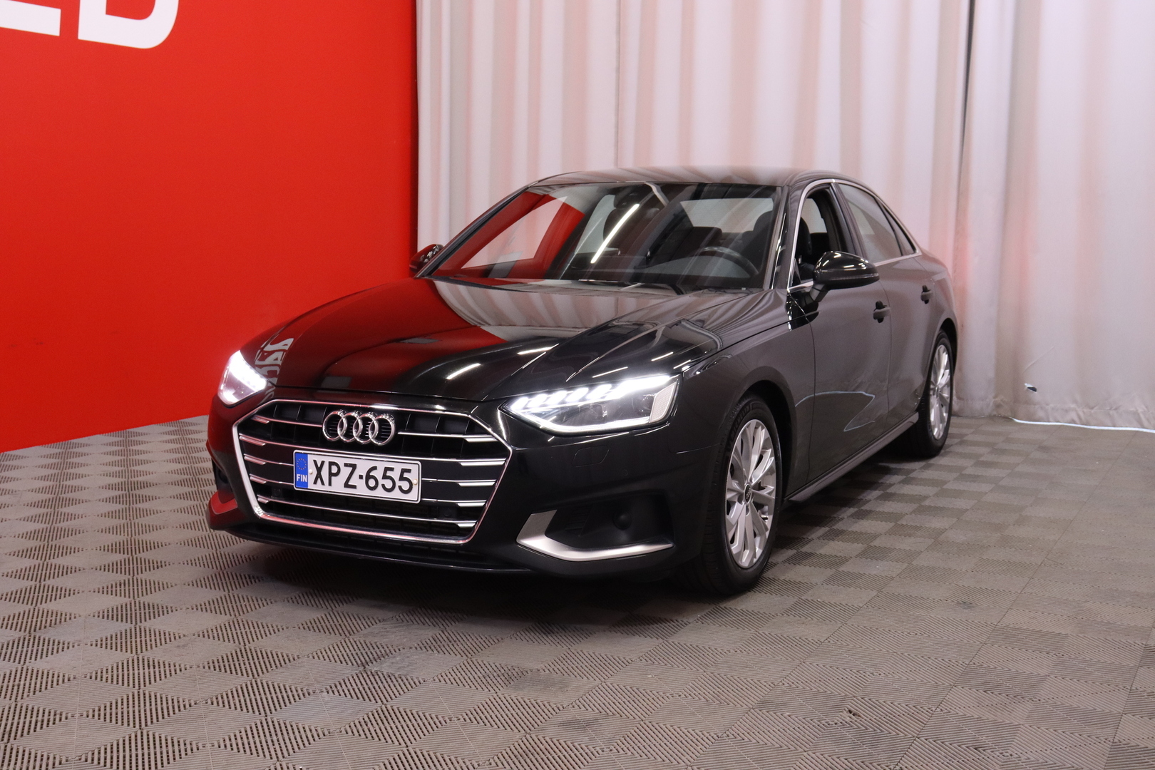 Audi - A4 - Sedan Business Advanced 40 TFSI 150 kW MHEV S tronic // Suomi-auto / S-line sisäpaketti / ACC / Matrix / Kamera // - Sedan