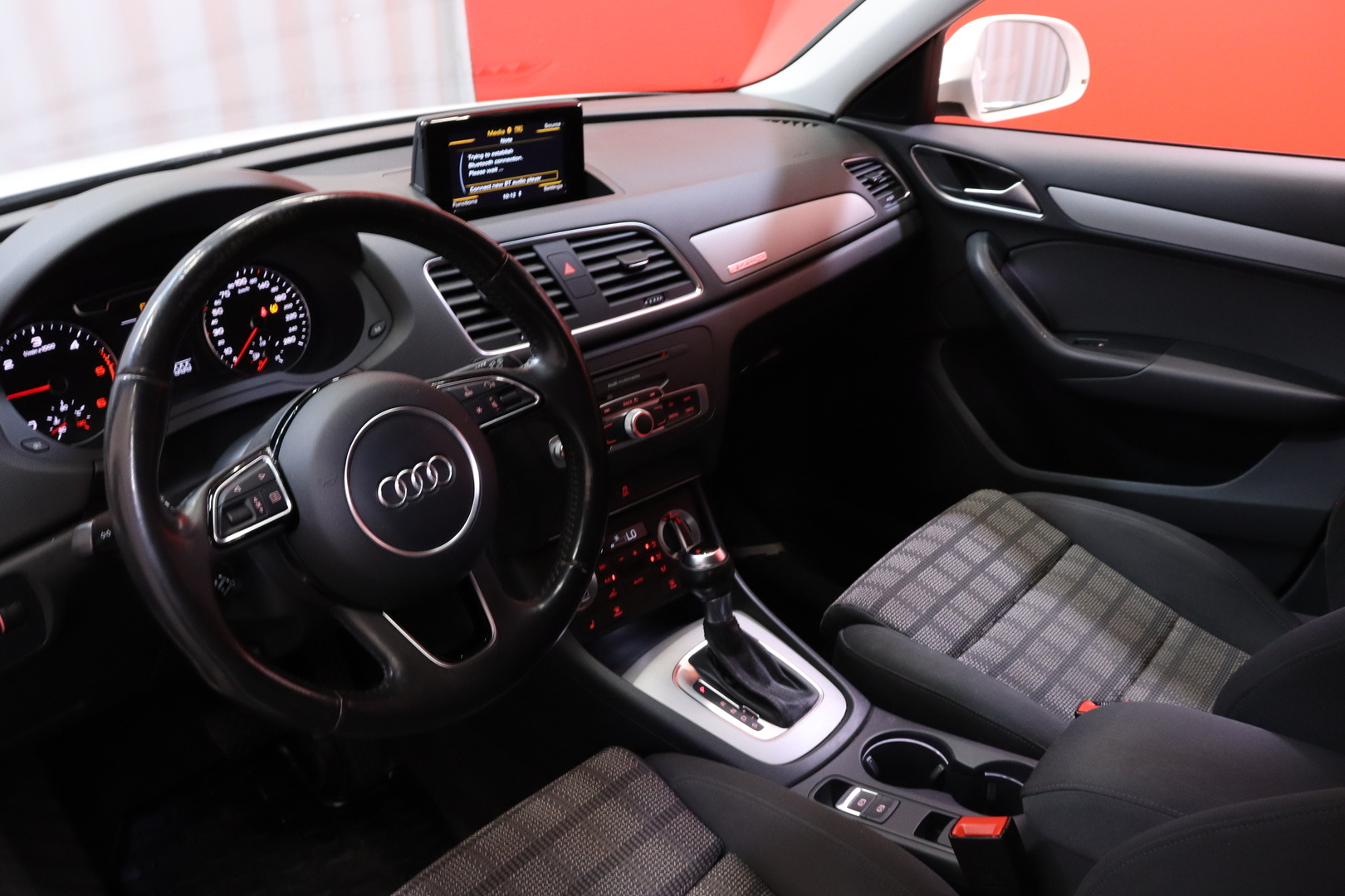 Audi - Q3 - Land of quattro Edition 2,0 TDI 103 kW quattro S tronic // MYYDÄÄN HUUTOKAUPAT.COM ! / S-Line / Atom.ilmastointi // - Maastoauto