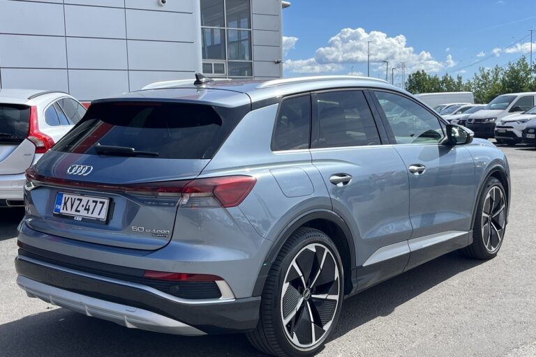 AUDI Q4 e-tron