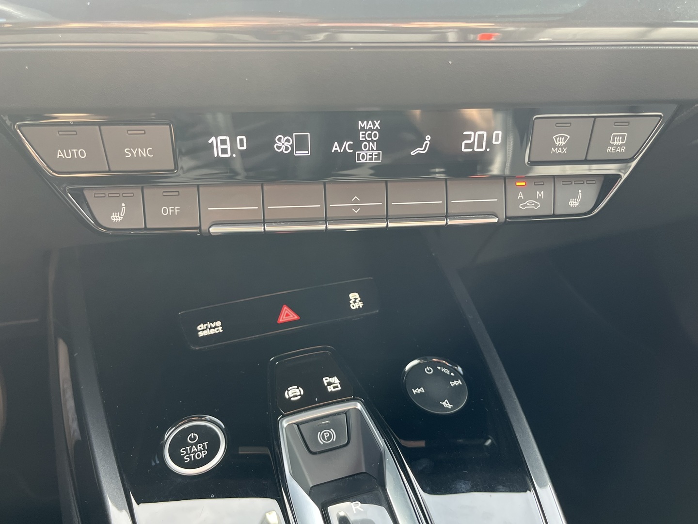 Audi - Q4 e-tron - 50 e-tron quattro - Maastoauto