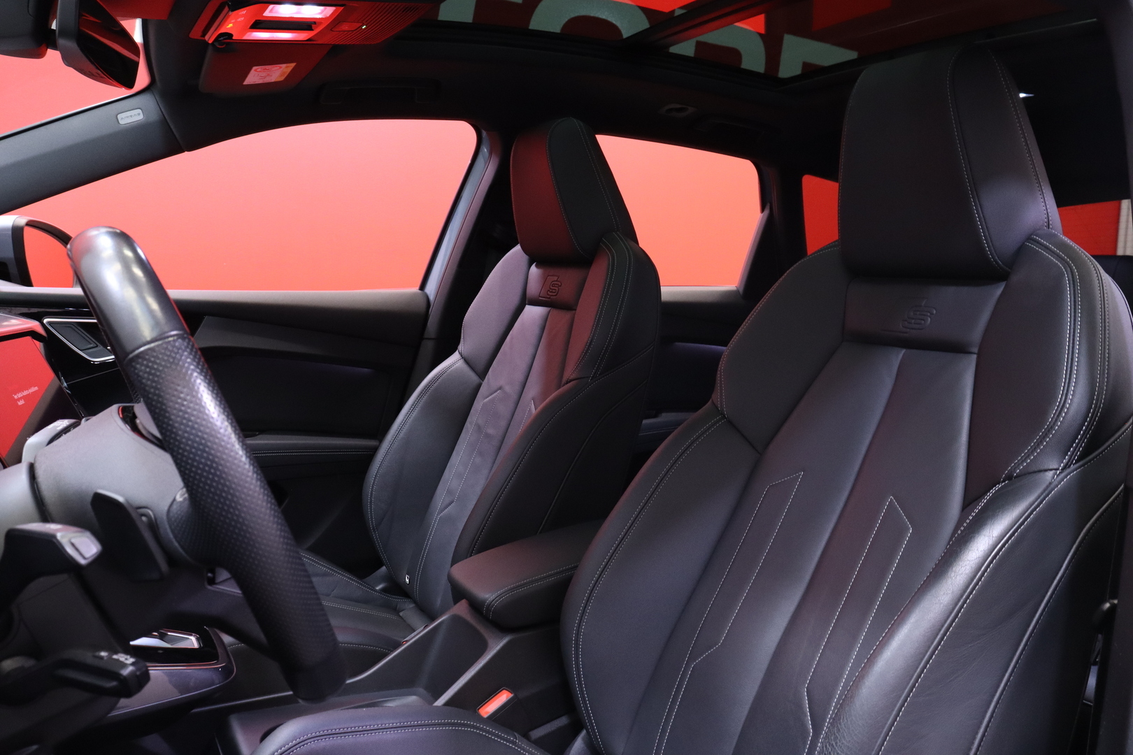 Audi - Q4 e-tron - 50 e-tron quattro S-Line // Huippuvarusteet! / Matrix / Ambient / Muistipenkki / HUD / Sonos-äänentoisto // - Maastoauto