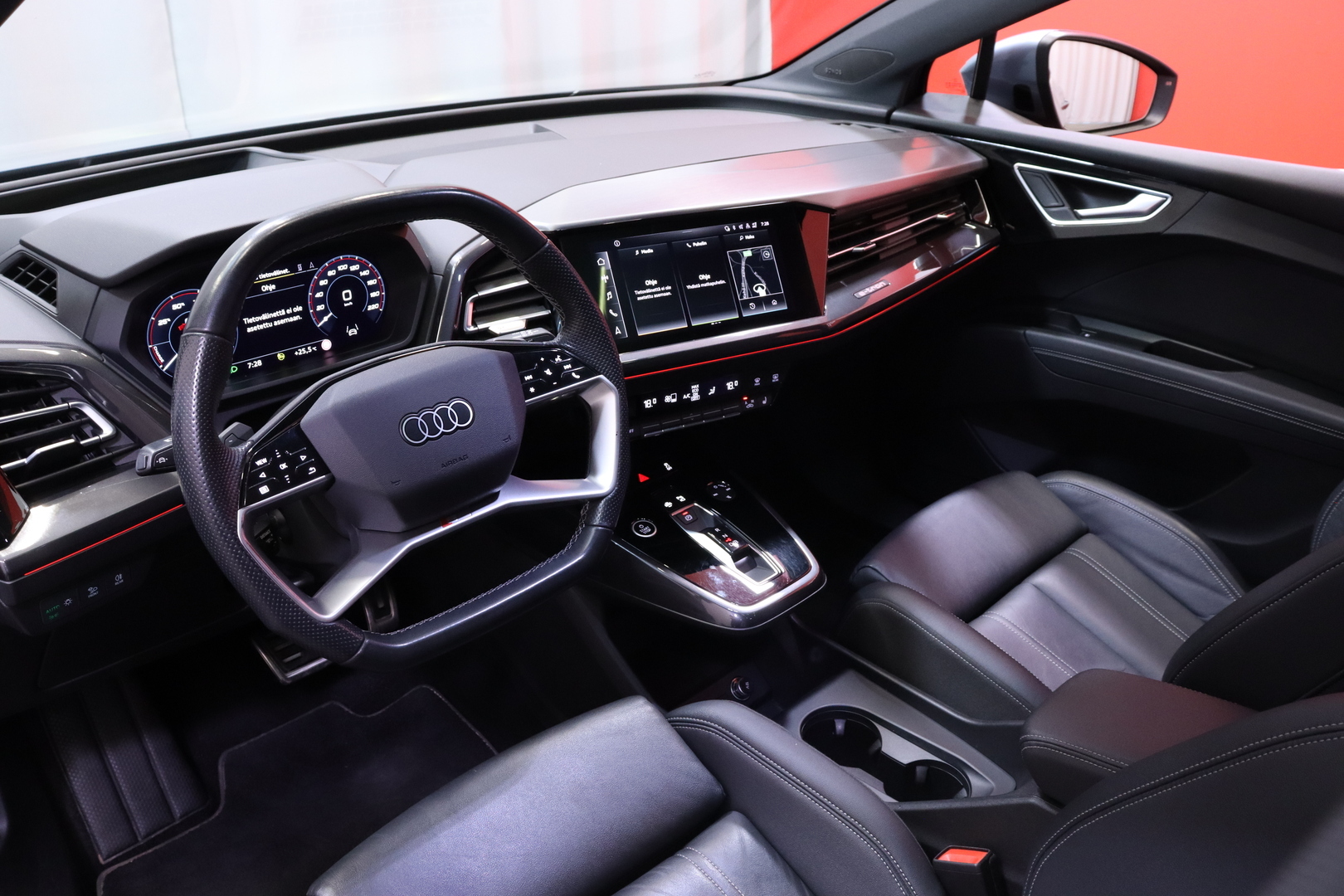 Audi - Q4 e-tron - 50 e-tron quattro S-Line // Huippuvarusteet! / Matrix / Ambient / Muistipenkki / HUD / Sonos-äänentoisto // - Maastoauto