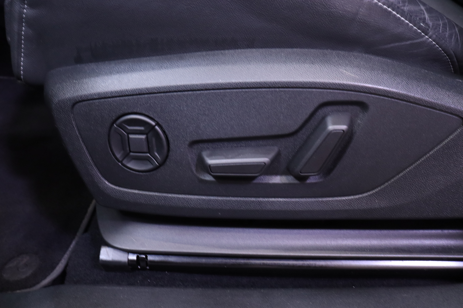 Audi - Q4 e-tron - 50 e-tron quattro S-Line // Huippuvarusteet! / Matrix / Ambient / Muistipenkki / HUD / Sonos-äänentoisto // - Maastoauto
