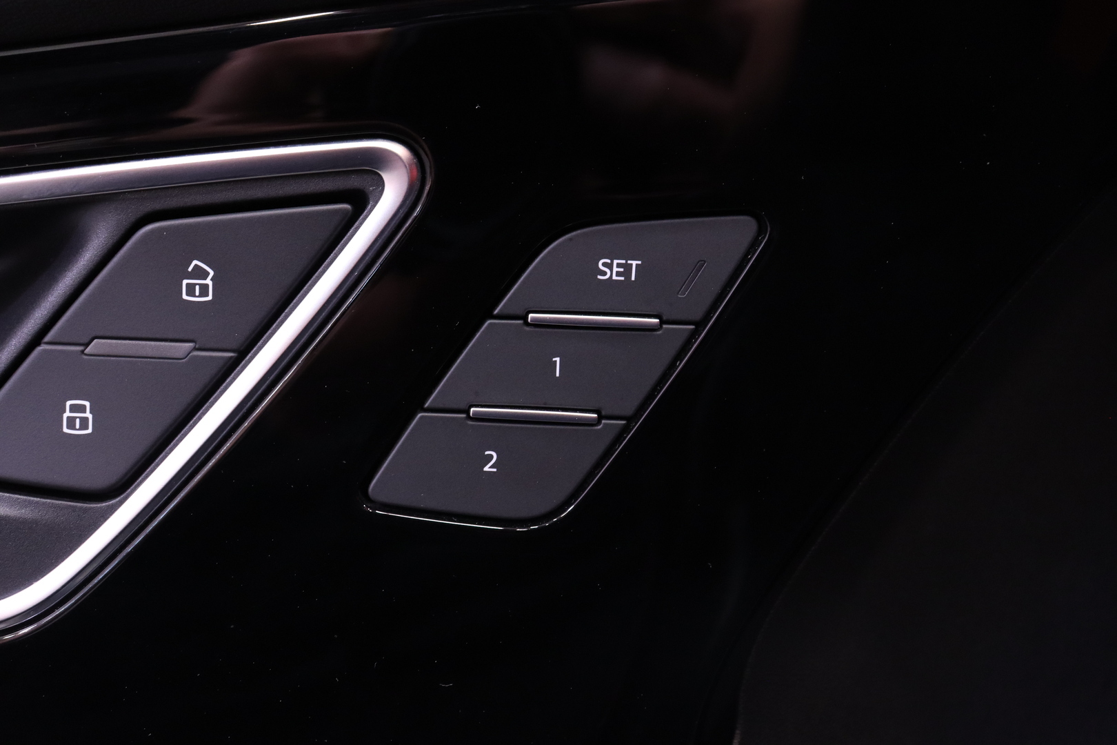 Audi - Q4 e-tron - 50 e-tron quattro S-Line // Huippuvarusteet! / Matrix / Ambient / Muistipenkki / HUD / Sonos-äänentoisto // - Maastoauto