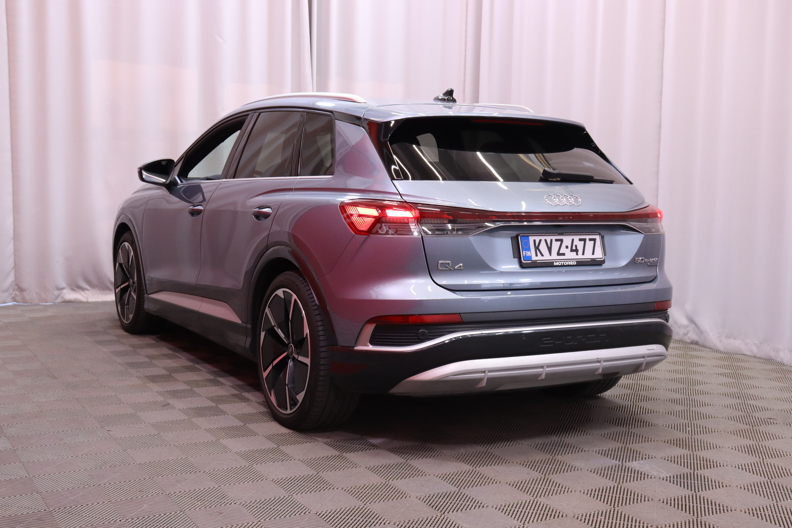 Audi - Q4 e-tron - 50 e-tron quattro S-Line // Huippuvarusteet! / Matrix / Ambient / Muistipenkki / HUD / Sonos-äänentoisto // - Maastoauto