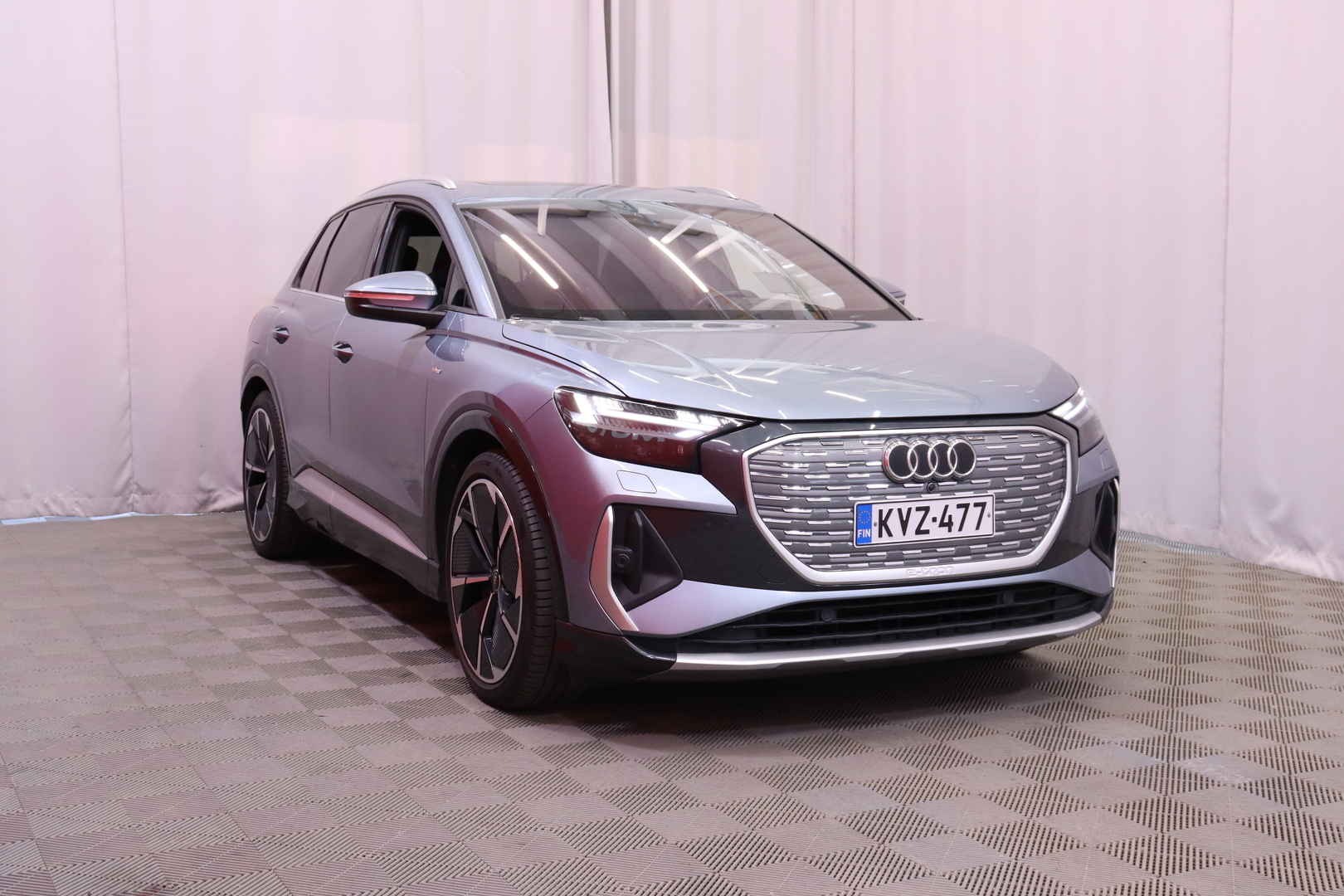 Audi - Q4 e-tron - 50 e-tron quattro S-Line // Huippuvarusteet! / Matrix / Ambient / Muistipenkki / HUD / Sonos-äänentoisto // - Maastoauto