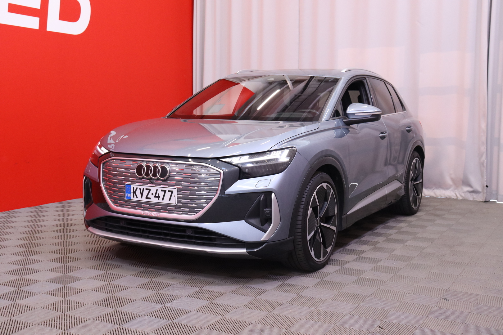 Audi - Q4 e-tron - 50 e-tron quattro S-Line // Huippuvarusteet! / Matrix / Ambient / Muistipenkki / HUD / Sonos-äänentoisto // - Maastoauto