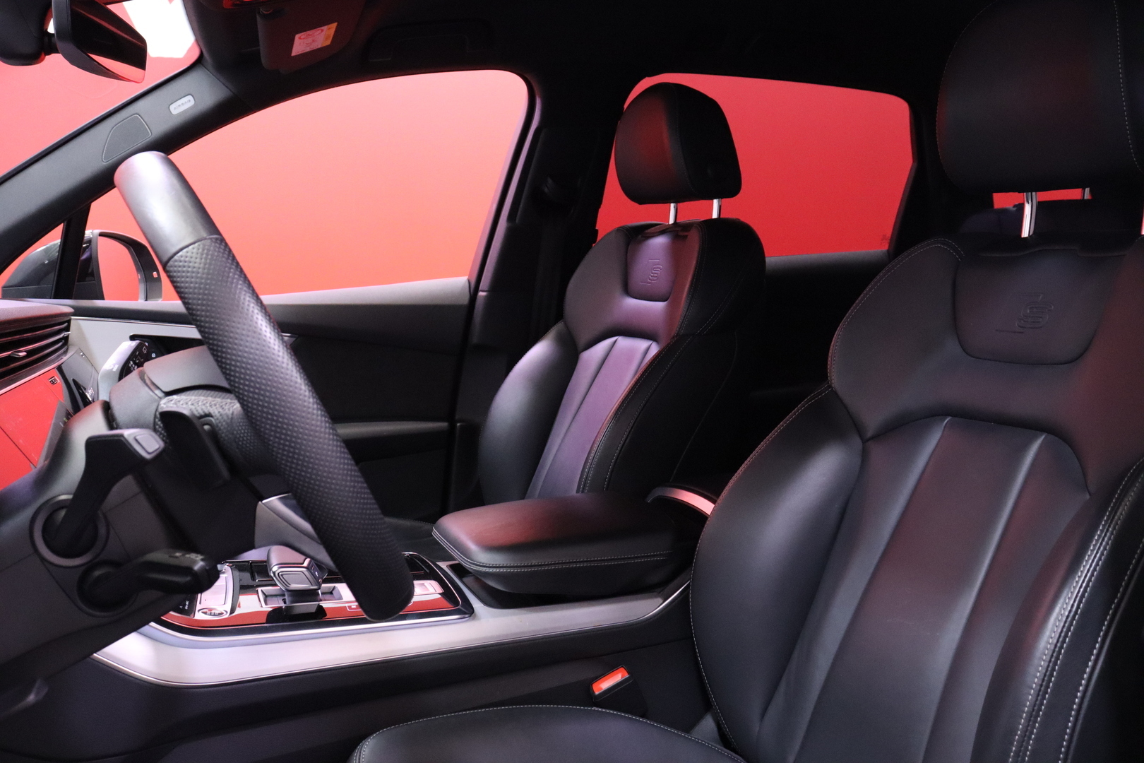 Audi - Q7 - Business S line 60 TFSI e quattro tiptronic // HD Matrix / Ilma-alusta / B&O / Koukku / Digimittaristo - Maastoauto