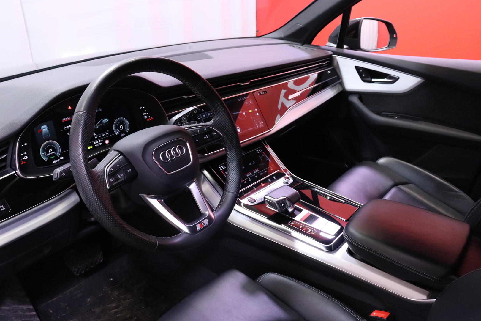 Audi - Q7 - Business S line 60 TFSI e quattro tiptronic // HD Matrix / Ilma-alusta / B&O / Koukku / Digimittaristo - Maastoauto