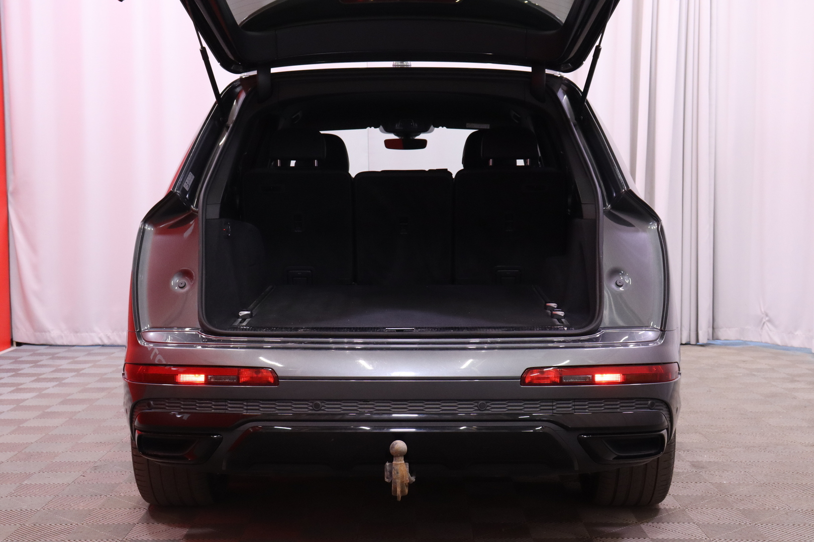 Audi - Q7 - Business S line 60 TFSI e quattro tiptronic // HD Matrix / Ilma-alusta / B&O / Koukku / Digimittaristo - Maastoauto