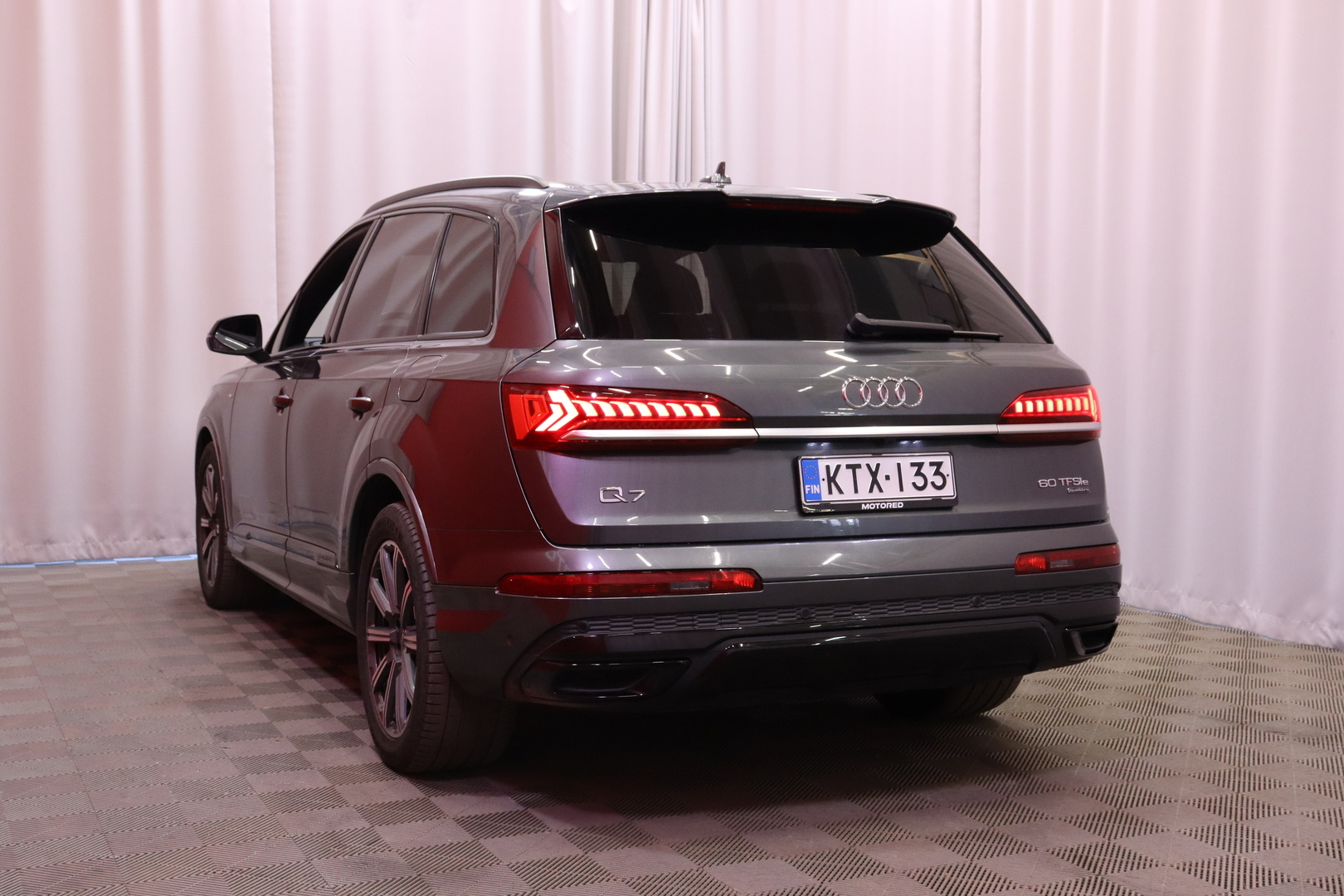 Audi - Q7 - Business S line 60 TFSI e quattro tiptronic // HD Matrix / Ilma-alusta / B&O / Koukku / Digimittaristo - Maastoauto