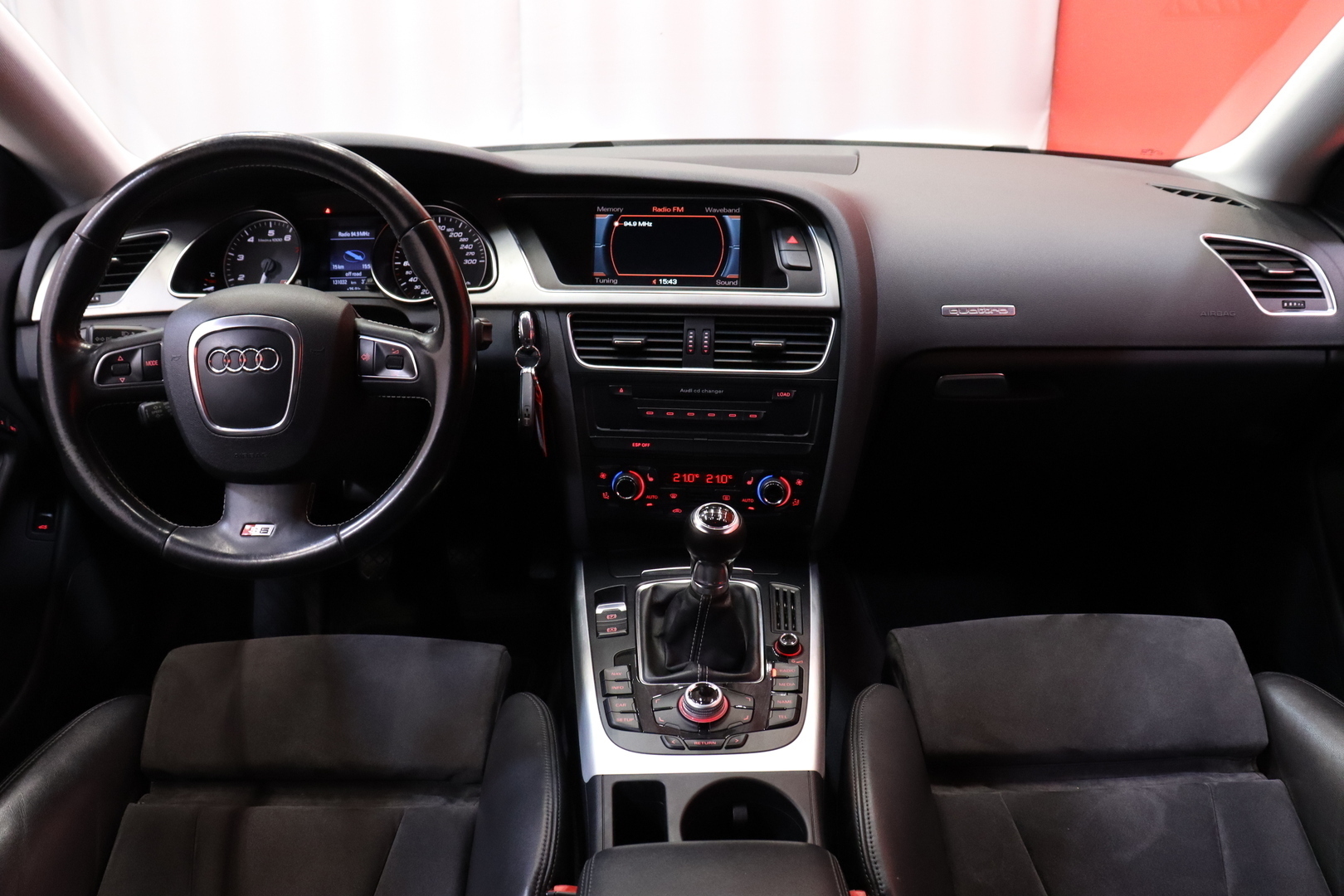 Audi - S5 - Coupé 4,2 V8 quattro // Suomi-auto / Bi-Xenon / Muistipenkki / Nahka-alcantara / BC Racing / Vakkari / Bluetooth / Navi // - Coupe