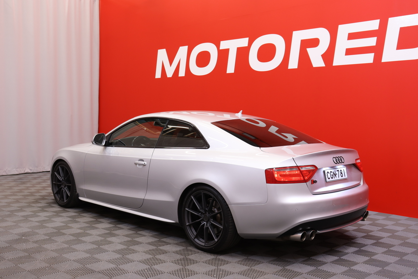Audi - S5 - Coupé 4,2 V8 quattro // Suomi-auto / Bi-Xenon / Muistipenkki / Nahka-alcantara / BC Racing / Vakkari / Bluetooth / Navi // - Coupe