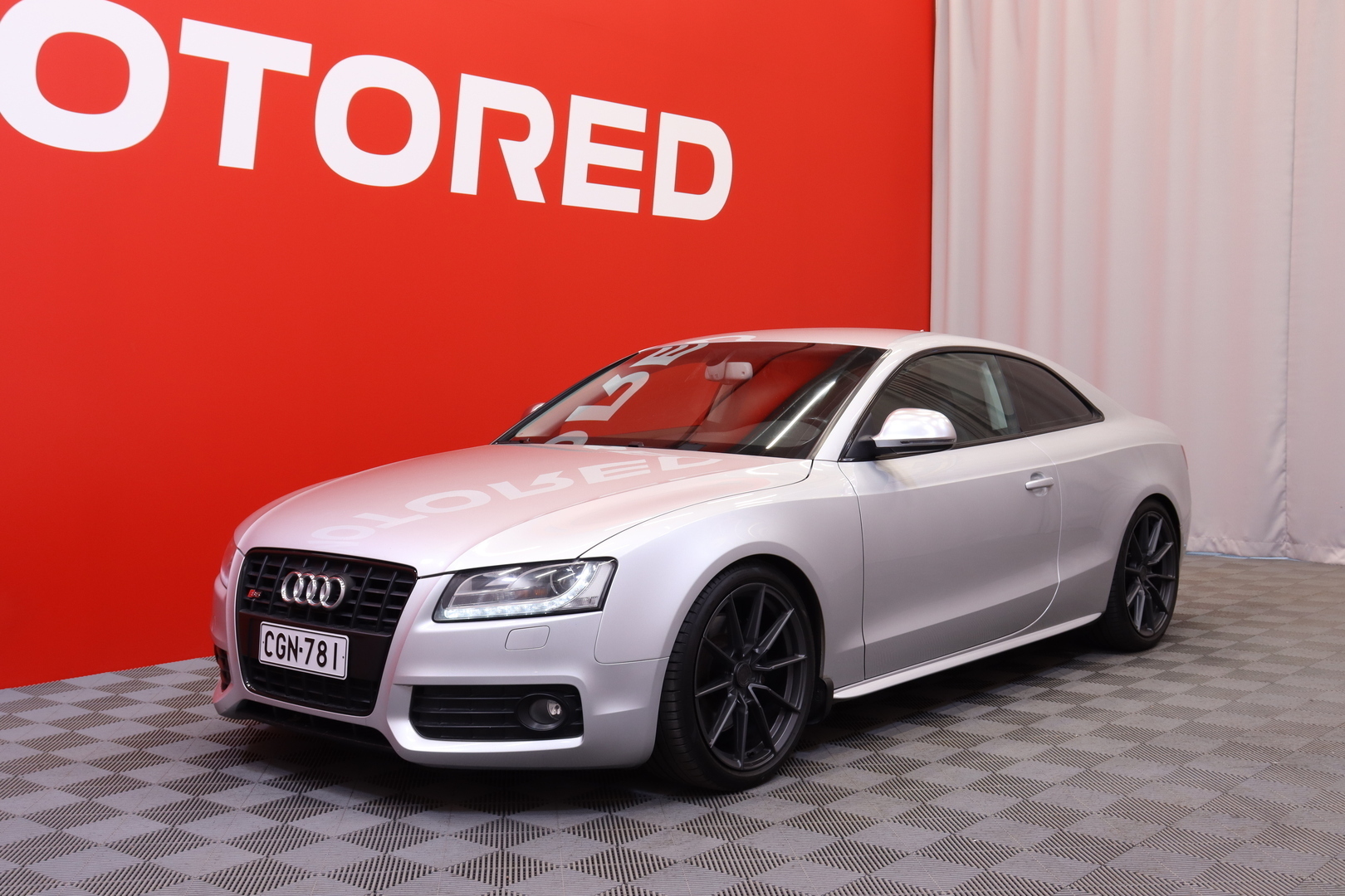Audi - S5 - Coupé 4,2 V8 quattro // Suomi-auto / Bi-Xenon / Muistipenkki / Nahka-alcantara / BC Racing / Vakkari / Bluetooth / Navi // - Coupe