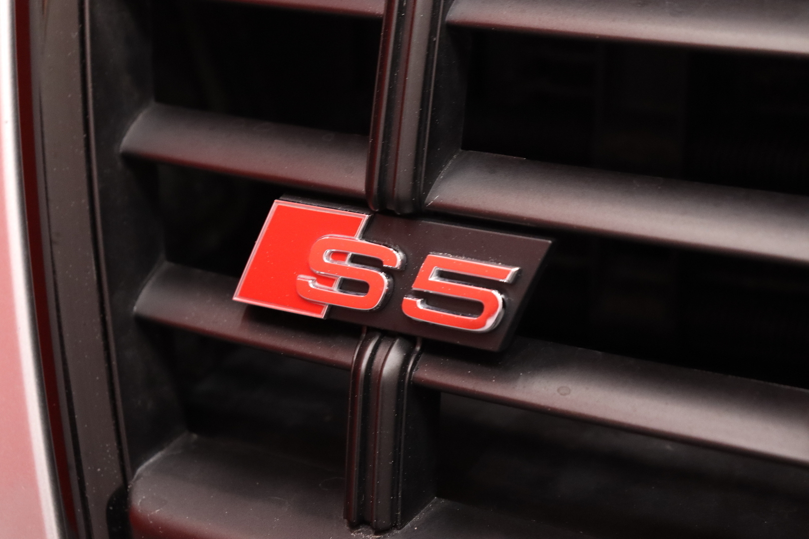 Audi - S5 - Coupé 4,2 V8 quattro // Suomi-auto / Bi-Xenon / Muistipenkki / Nahka-alcantara / BC Racing / Vakkari / Bluetooth / Navi // - Coupe