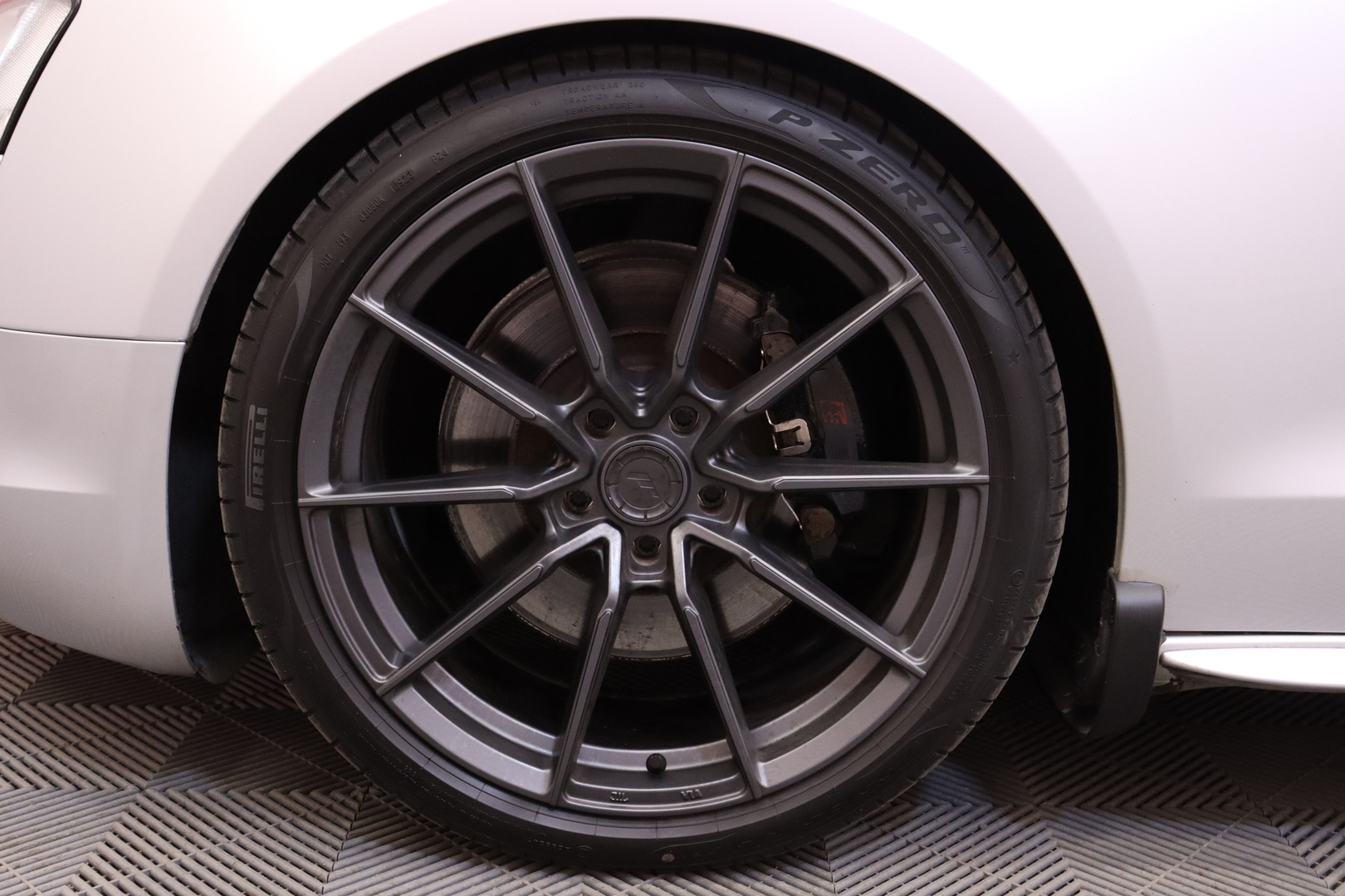 Audi - S5 - Coupé 4,2 V8 quattro // Suomi-auto / Bi-Xenon / Muistipenkki / Nahka-alcantara / BC Racing / Vakkari / Bluetooth / Navi // - Coupe