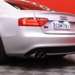 Audi - S5 - Coupé 4,2 V8 quattro // Suomi-auto / Bi-Xenon / Muistipenkki / Nahka-alcantara / BC Racing / Vakkari / Bluetooth / Navi // - Coupe