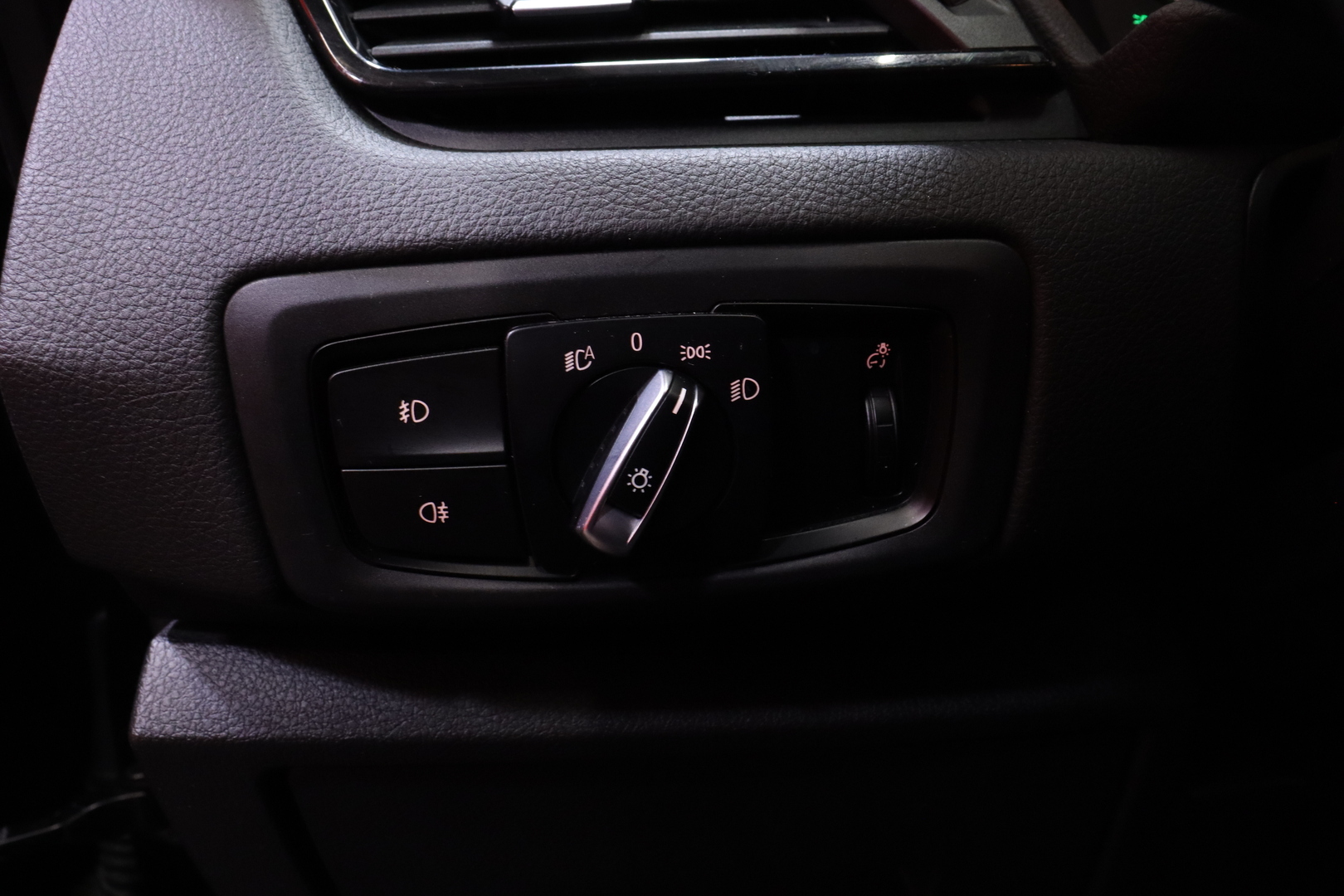 BMW - 218 - F45 Active Tourer 218i Business // Suomi-Auto / Vakkari / LED ajovalot / IsoFix // - Tila-auto