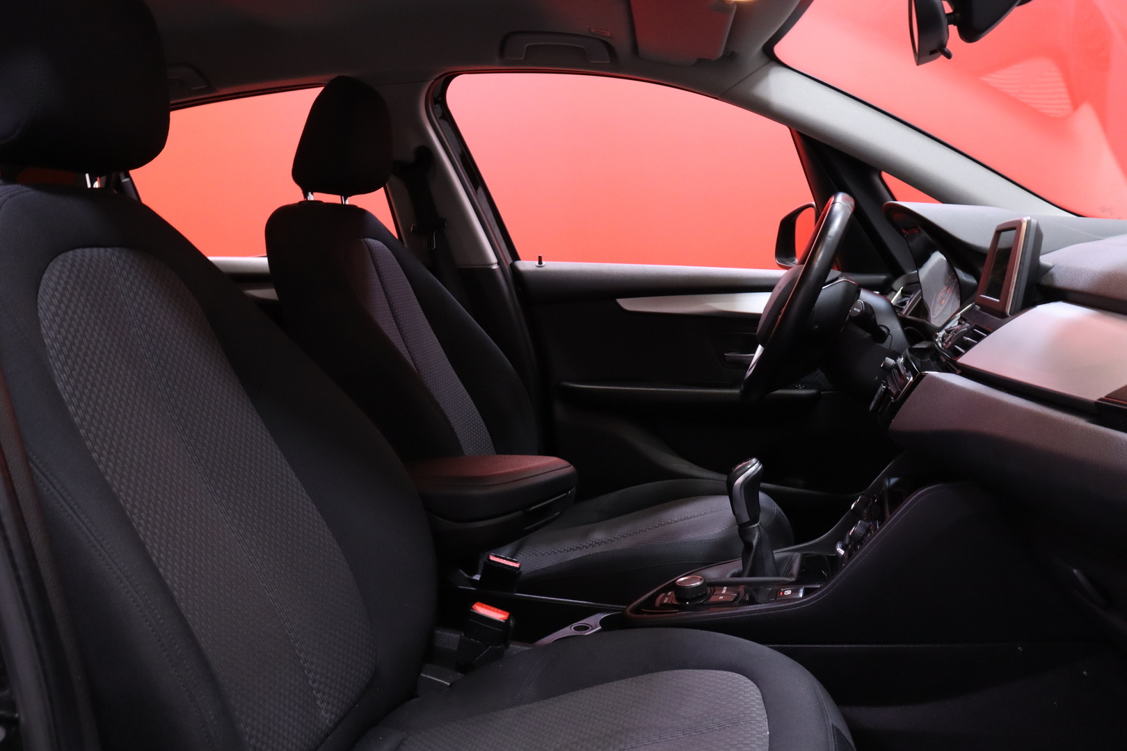 BMW - 218 - F45 Active Tourer 218i Business // Suomi-Auto / Vakkari / LED ajovalot / IsoFix // - Tila-auto
