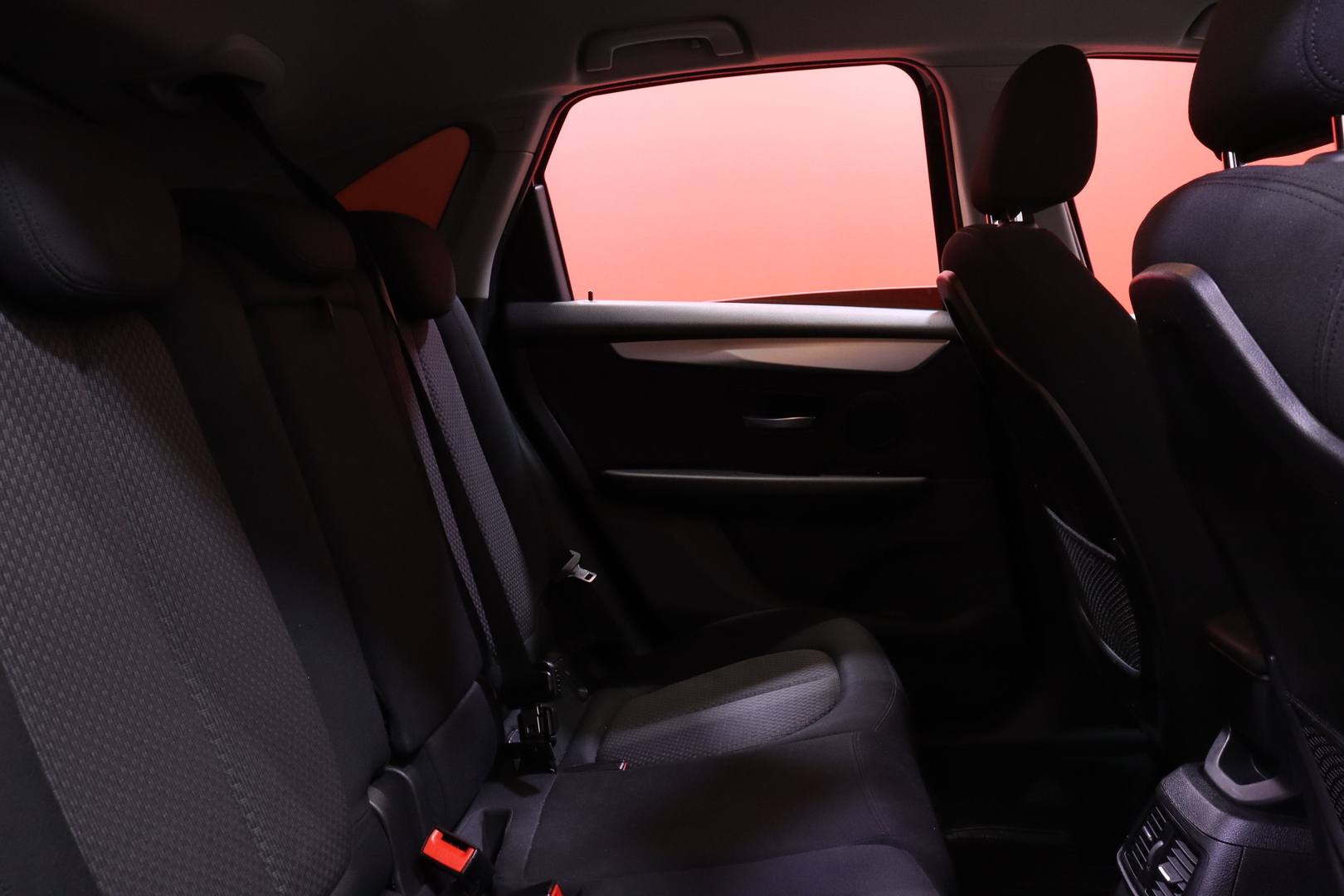 BMW - 218 - F45 Active Tourer 218i Business // Suomi-Auto / Vakkari / LED ajovalot / IsoFix // - Tila-auto