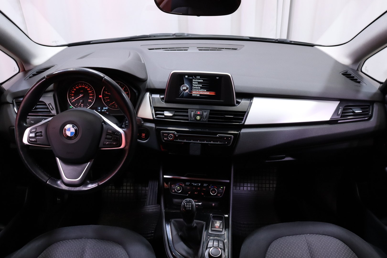 BMW - 218 - F45 Active Tourer 218i Business // Suomi-Auto / Vakkari / LED ajovalot / IsoFix // - Tila-auto
