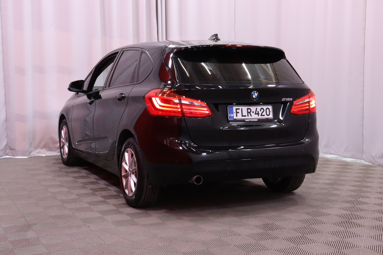 BMW - 218 - F45 Active Tourer 218i Business // Suomi-Auto / Vakkari / LED ajovalot / IsoFix // - Tila-auto
